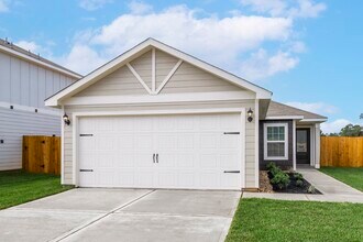 Building Photo - 15871 Berry Hl Dr