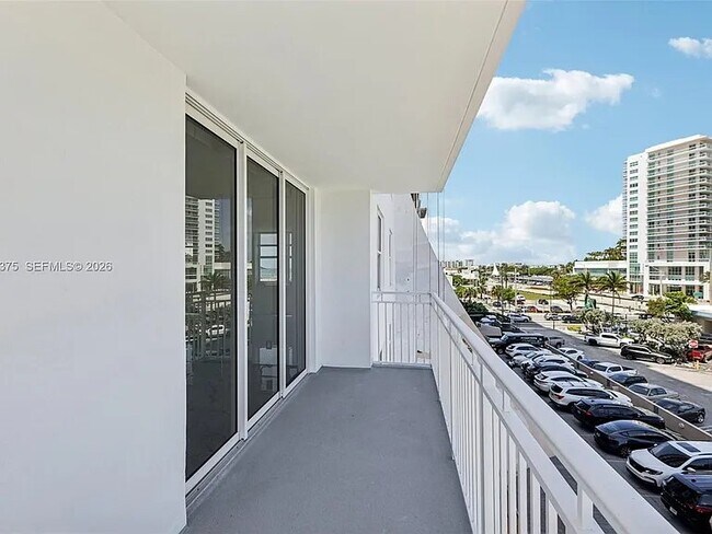 Foto del edificio - 101 Briny Ave