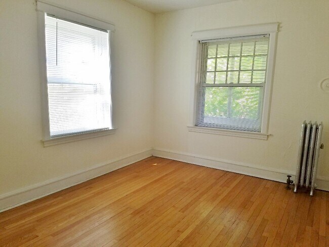 Foto del edificio - 2508 N Stowell Ave