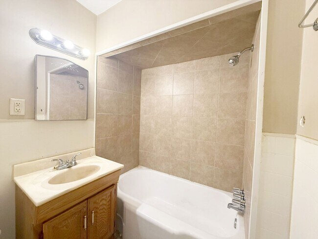 Foto del edificio - 3 BED 2 BATH BEAUTIFUL SINGLE FAMILY HOME