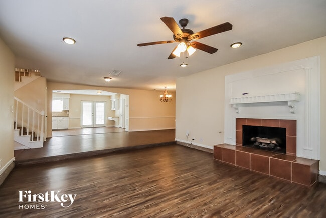 Foto del edificio - 12811 Cloverwood Dr