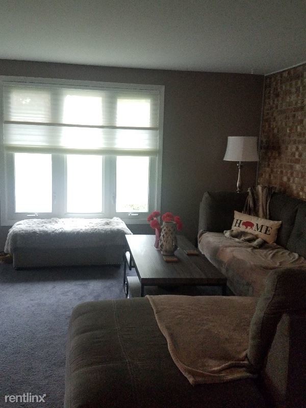 Building Photo - 2 br, 1.5 bath Townhome - 2440 Colvin Blvd