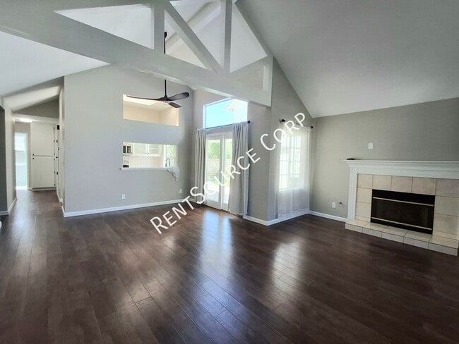 Foto del edificio - 23910 Clayton Ct