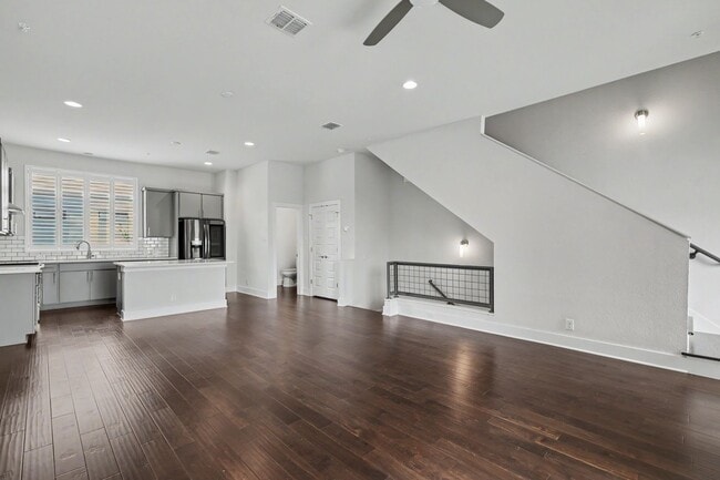 Photo - 1606 N  Hackberry Unit 102 House