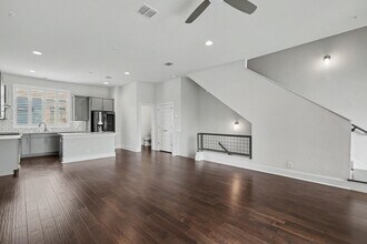 Building Photo - 1606 N Hackberry St