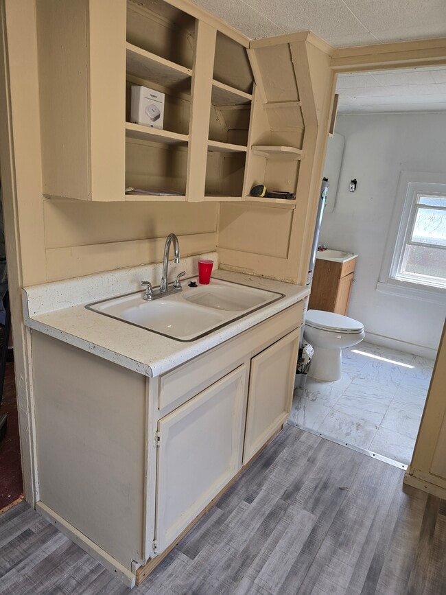 Building Photo - 1737 Sunset Ave