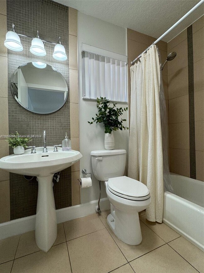Foto del edificio - 501 SW 120th Ave