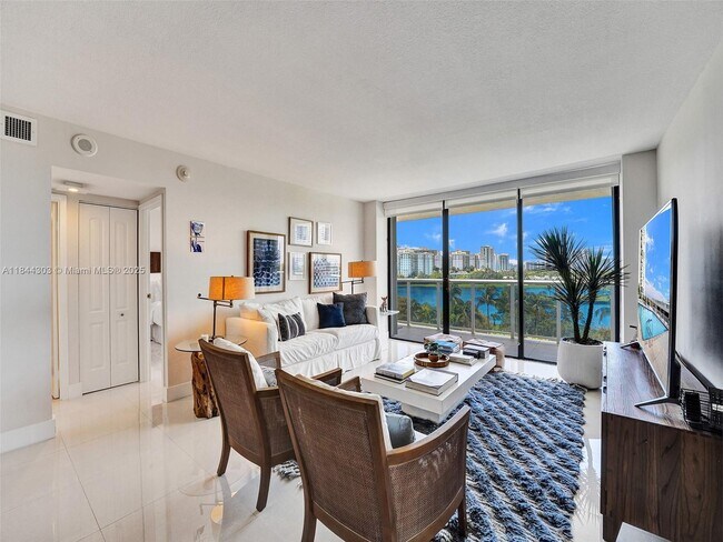 Foto del edificio - 3625 N Country Club Dr