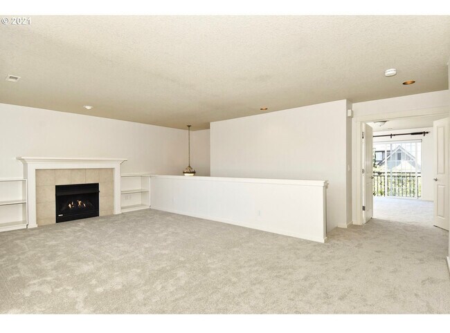 Building Photo - 1588 NE 71st Ave
