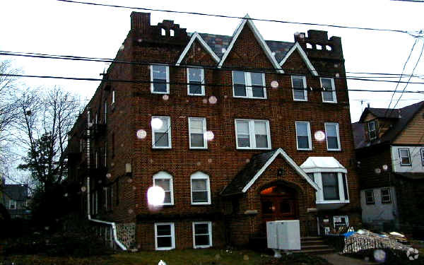 Building Photo - 128 Chestnut St