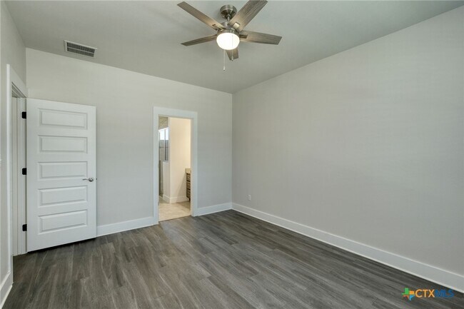Foto del edificio - 1300 Black Locust Drive West