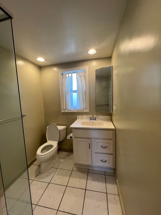 Foto del edificio - 1 bed, 1 bath Guest unit in Woodland Hills