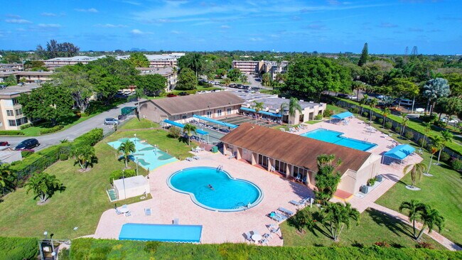 Foto del edificio - 705 Lori Dr