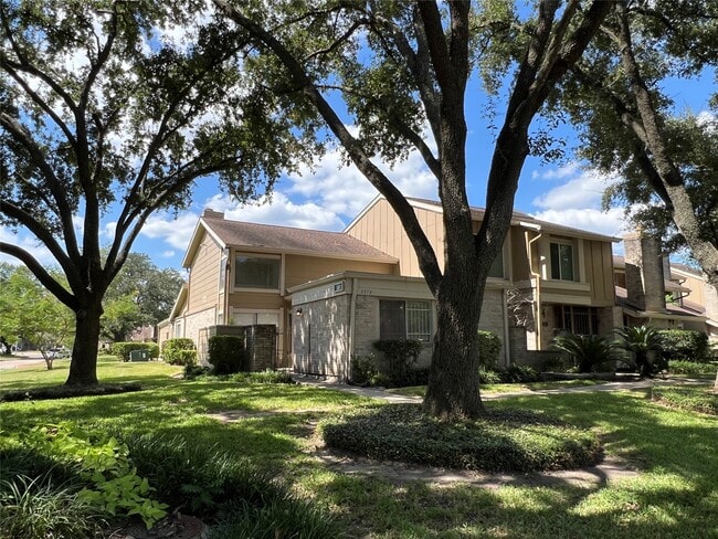 Foto del edificio - 2372 Woodland Park Dr