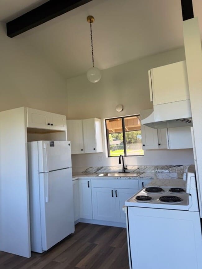 Building Photo - 75 Kaupea St