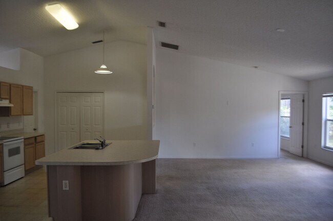 Foto del edificio - 3 Bedroom 2 Bath Home in Lehigh Woods