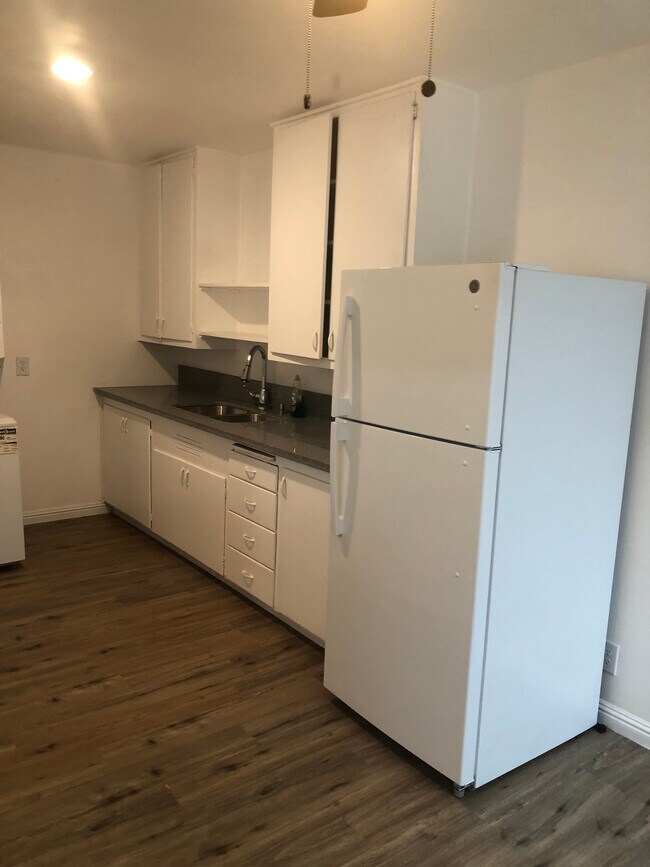 Kitchen - 10515 Burin Ave