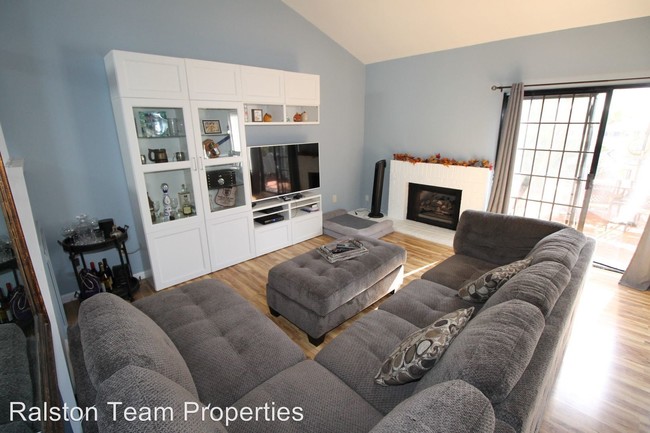 Building Photo - 2 br, 2.5 bath House - 1549 Apache Dr. #B