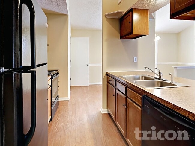 Building Photo - 2104 David Earl Dr