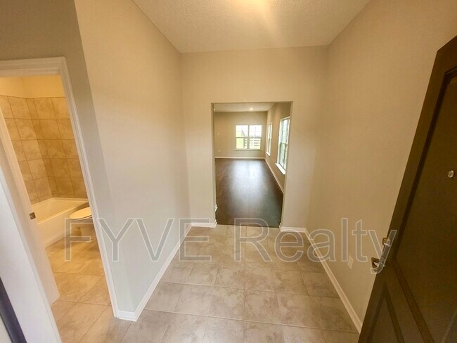 Building Photo - 10325 Tipperary Dr
