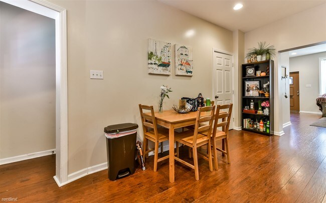 Building Photo - 3 br, 1.5 bath House - 112 S 12th St