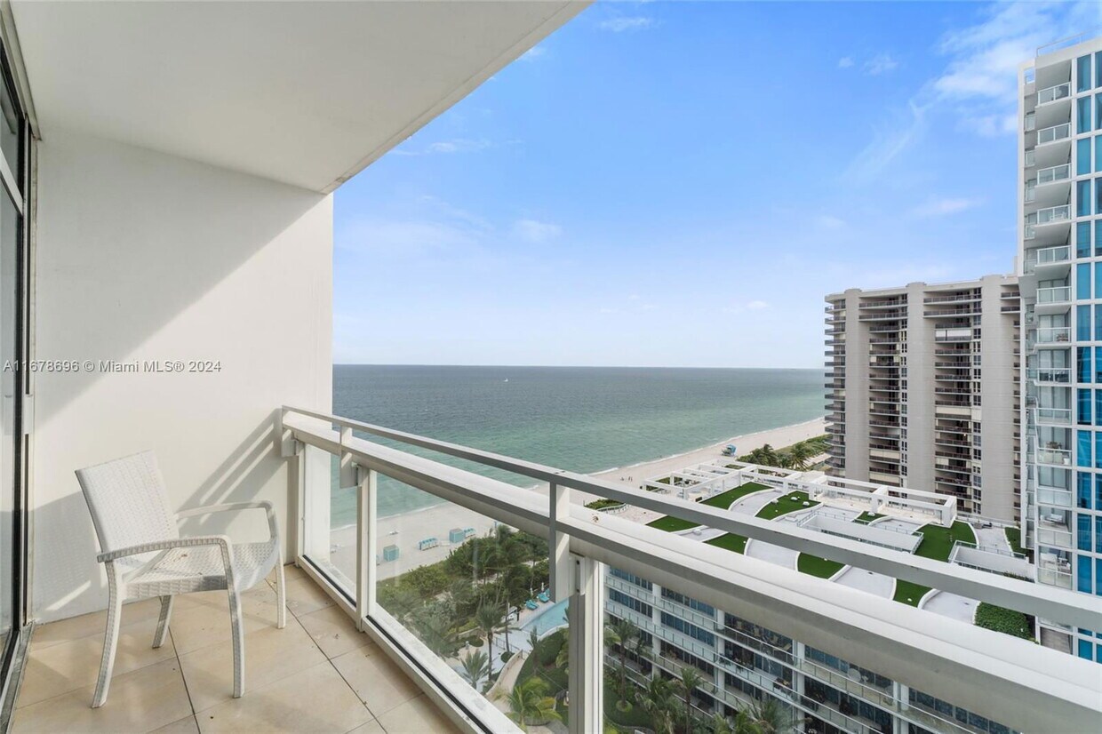 Primary Photo - 6801 Collins Ave