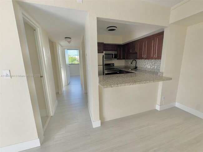 Building Photo - 2715 Tigertail Ave