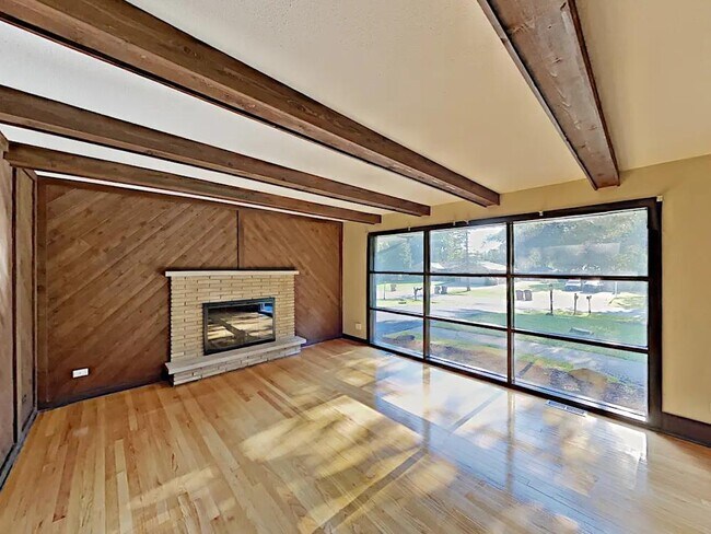 Foto del edificio - 16331 Mark Ln