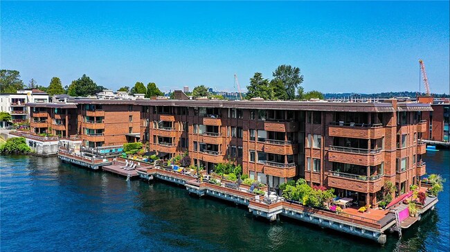 Foto del edificio - 2330 43rd Ave E