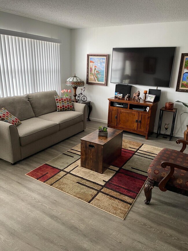 Building Photo - 2052 Cornwall C