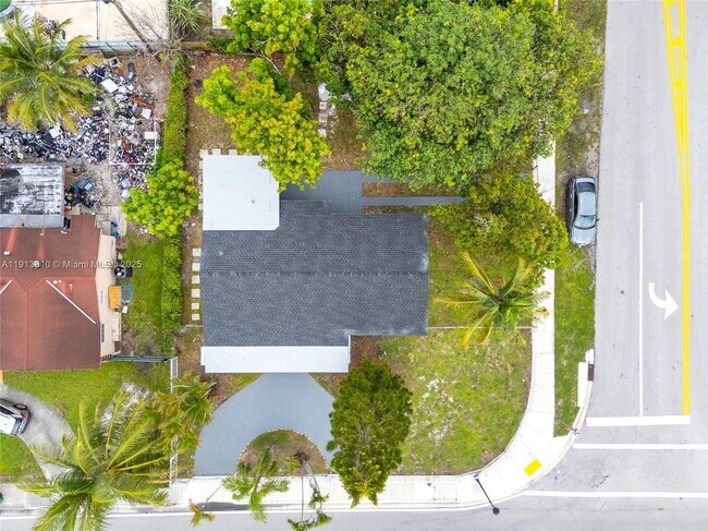 Foto del edificio - 1041 NW 199th St