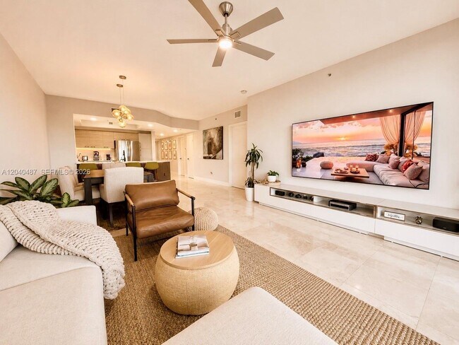 Foto del edificio - 15051 Royal Oaks Ln