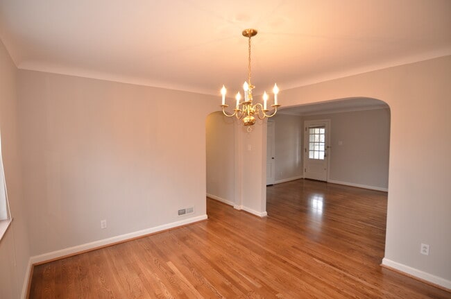 Foto del edificio - 7604 Montgomery Rd