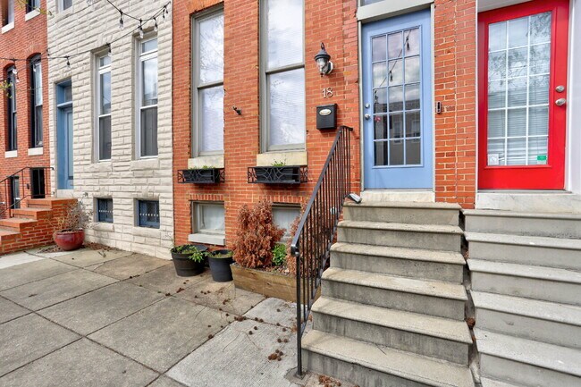 Building Photo - (2BD/1.5BA) Fabulous Patterson Park Townhome