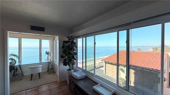 Building Photo - 268 Avenida Montalvo