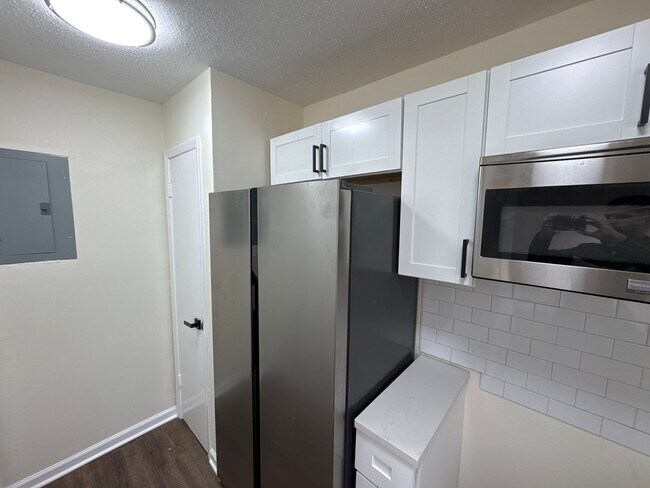 Foto del edificio - 4082 Forest Ave W