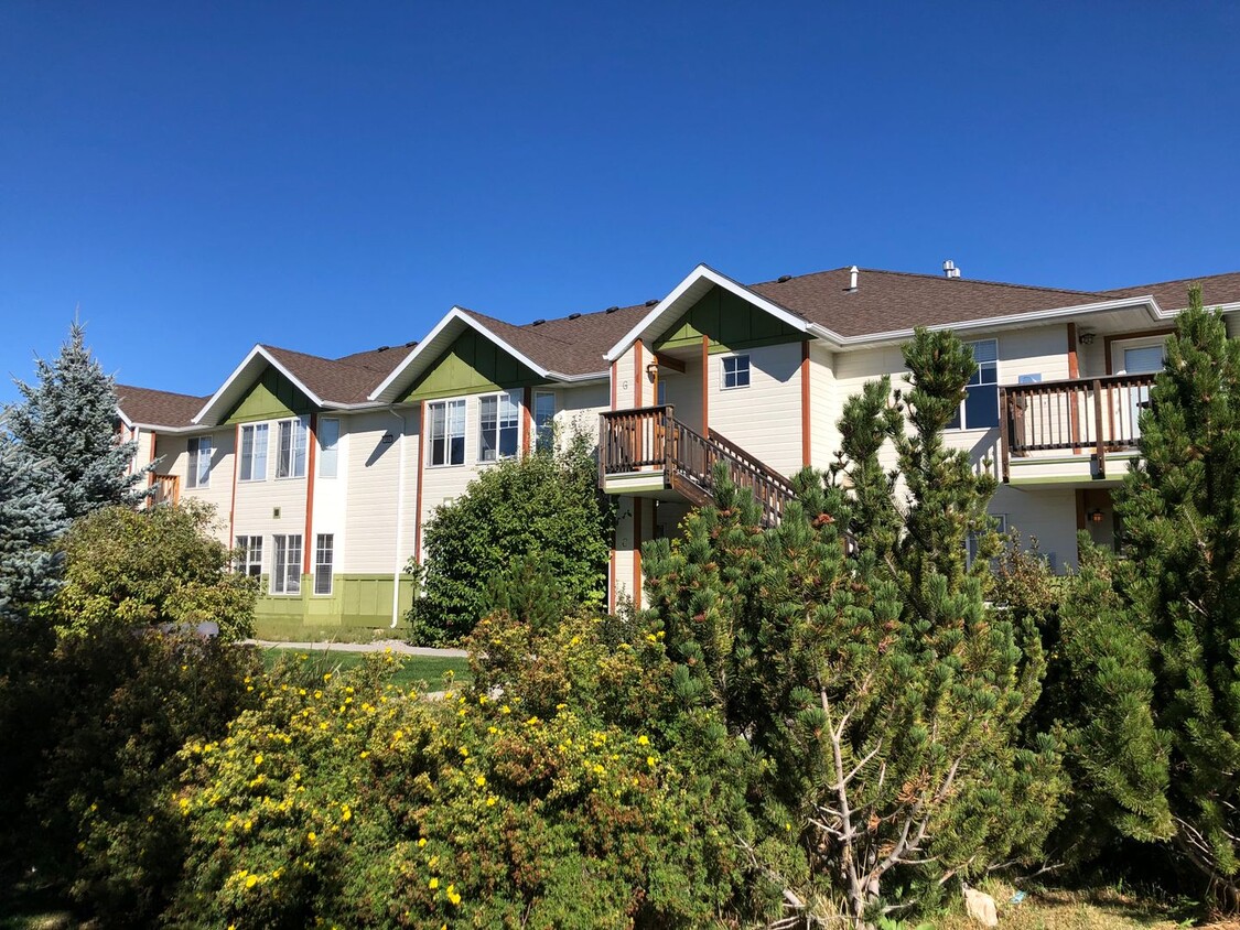 Foto principal - 3 Bedroom, 2 Bath Upstairs Corner Unit