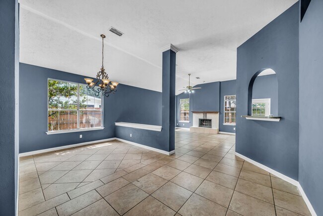 Building Photo - 15007 Chestnut Falls Dr