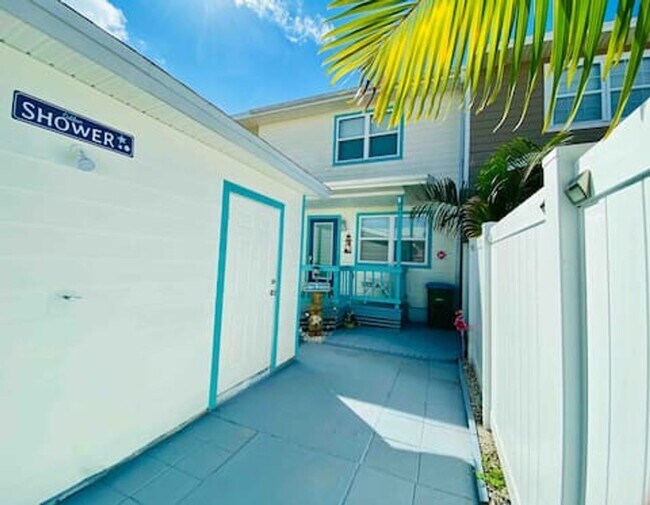 Building Photo - BEACH PARK VILLAGE Townhome across from beach