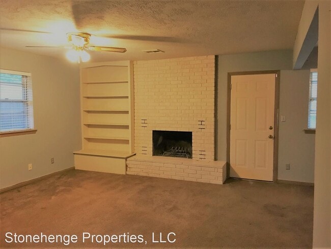 Building Photo - 4 br, 2 bath House - 2126 Iowa St.