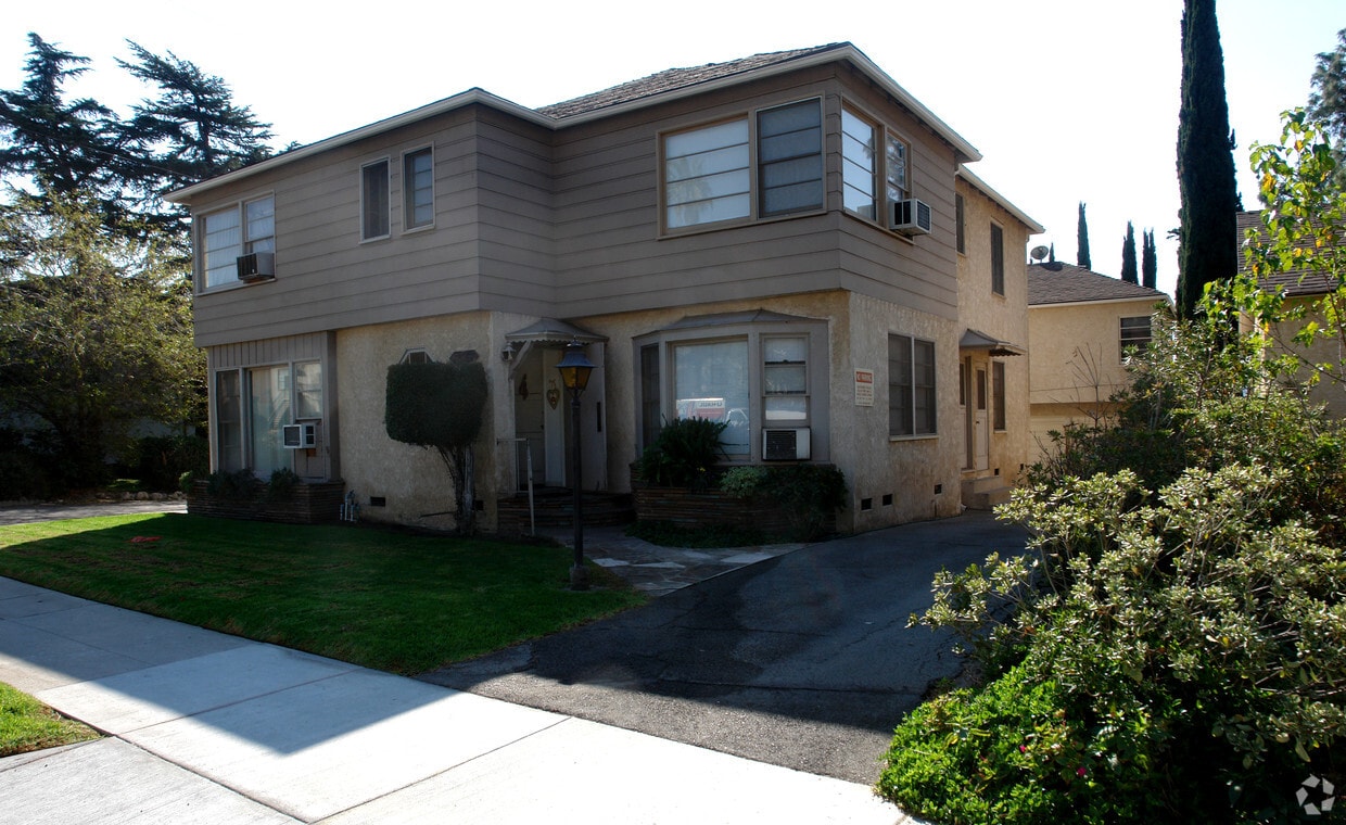 Primary Photo - 2362-2364 Montrose Ave