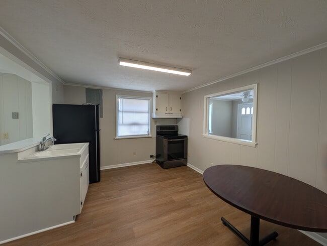 Building Photo - 1003 Jackson St Ext