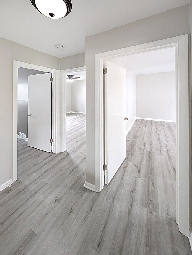 Foto del edificio - 56 Ewing Rd