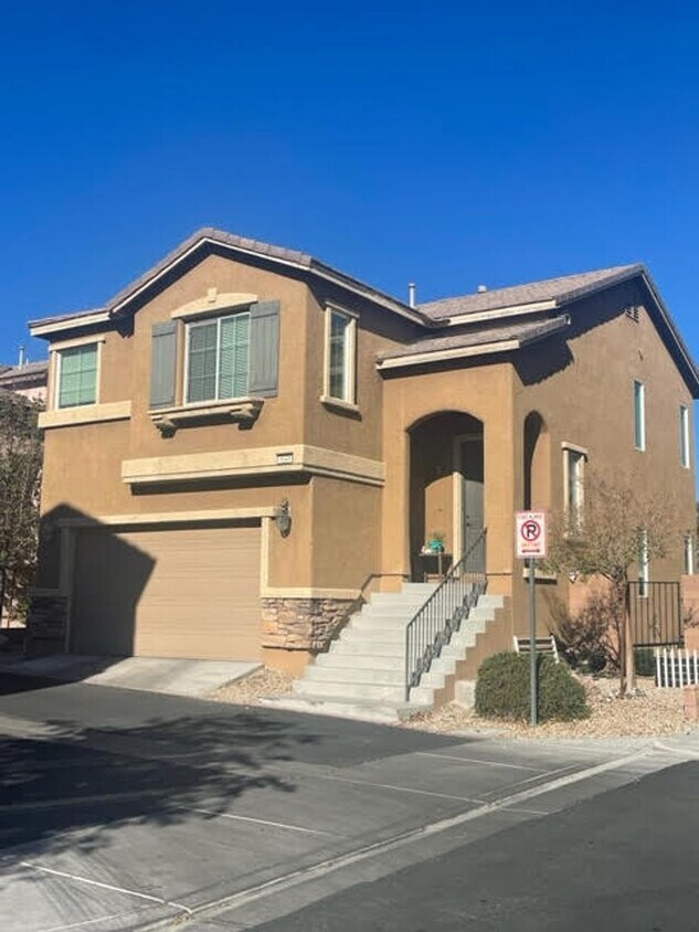 Foto principal - Adorable 3-Bed, 3-Bath Home in Gated Commu...