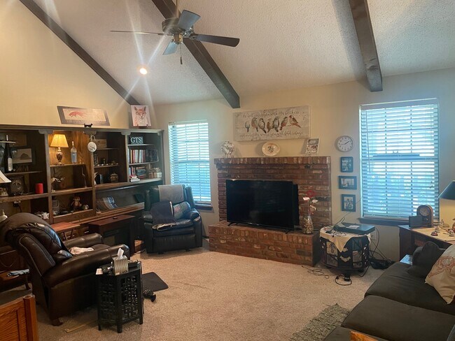 Foto del edificio - 19 Cottonwood Ln