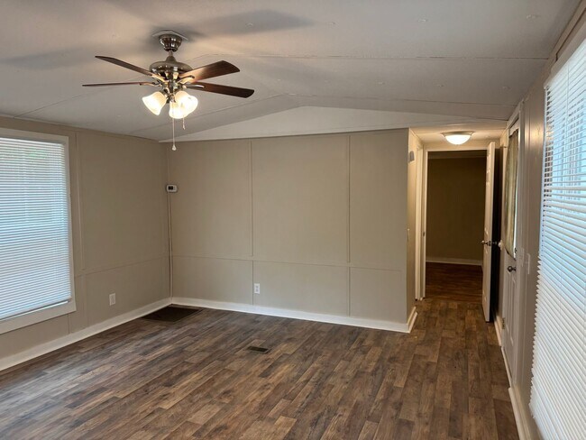 Foto del edificio - NEWLY UPDATED Two Bedroom Home in Troutman!!