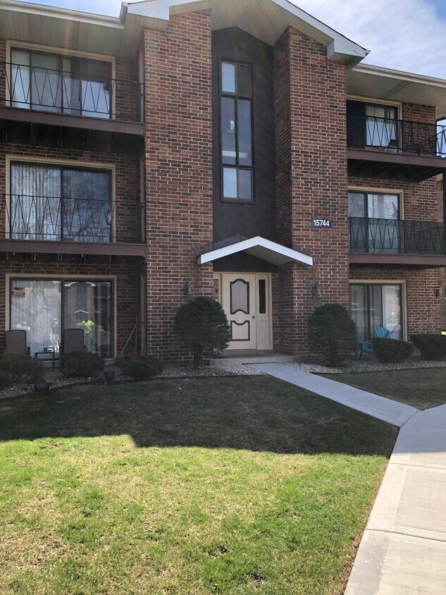 frente - 15740 Lake Dr