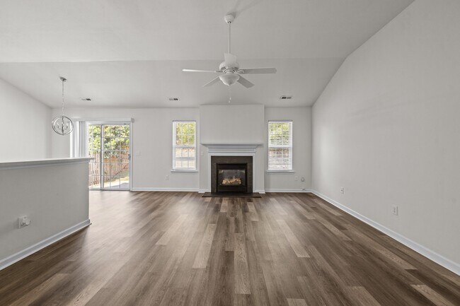 Foto del edificio - 11228 Dickie Ross Rd