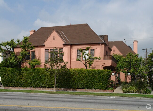 Foto del edificio - 9517 W Olympic Blvd