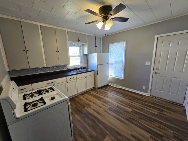 Building Photo - 1754 Locke Ave